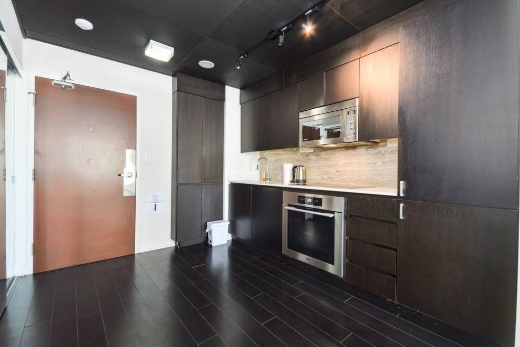 Best Location With Lake & City Views Plus Parking Торонто Экстерьер фото